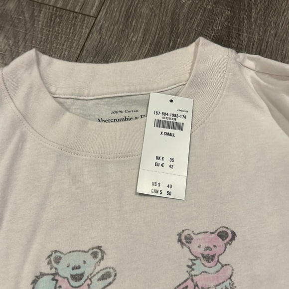 Abercrombie and Fitch tee. Size xs - Picture 3 of 3